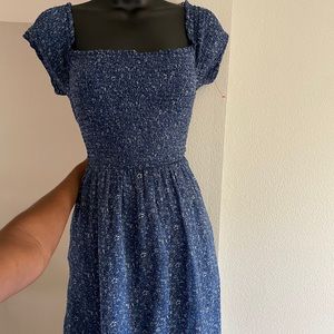 Cute Abercrombie shirted square neck blue dress!!